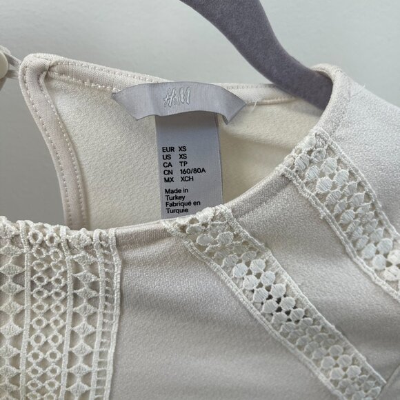 White short sleeve top with lace detailing in size XS - Picture 5 of 8